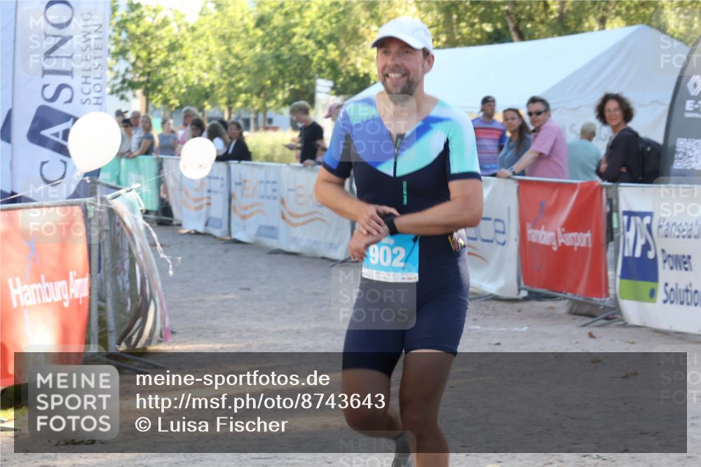 07.09.2025 - 19. Norderstedt Triathlon Luisa Fischer http://msf.ph/oto/8743643 07.09.2025 17:07:48 Ziel 870, 902 meine-sportfotos.de
