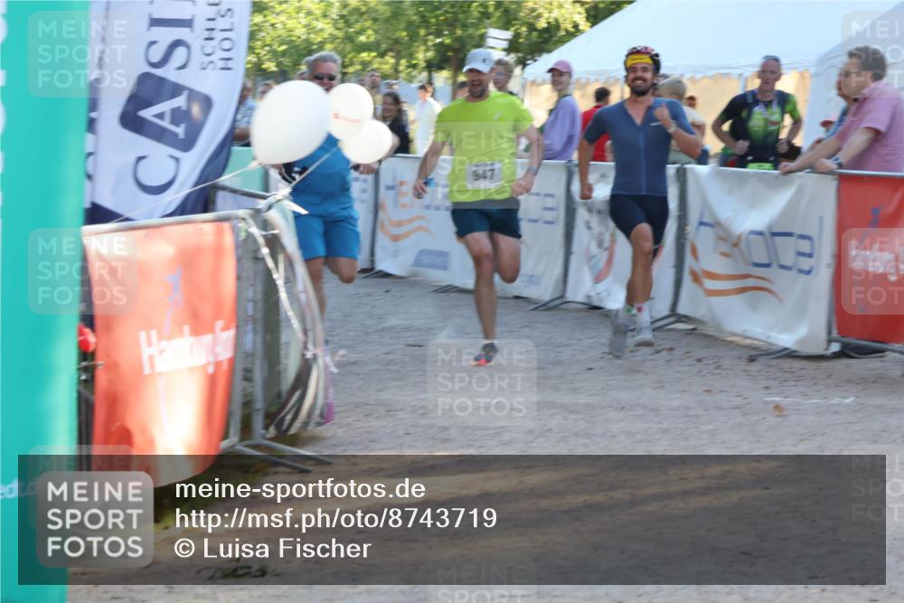 07.09.2025 - 19. Norderstedt Triathlon Luisa Fischer http://msf.ph/oto/8743719 07.09.2025 17:09:03 Ziel 947 meine-sportfotos.de