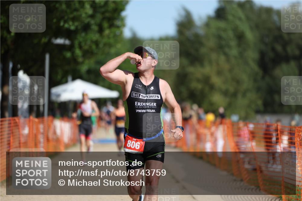 07.09.2025 - 19. Norderstedt Triathlon Michael Strokosch http://msf.ph/oto/8743759 07.09.2025 11:56:54 Laufen 806 meine-sportfotos.de