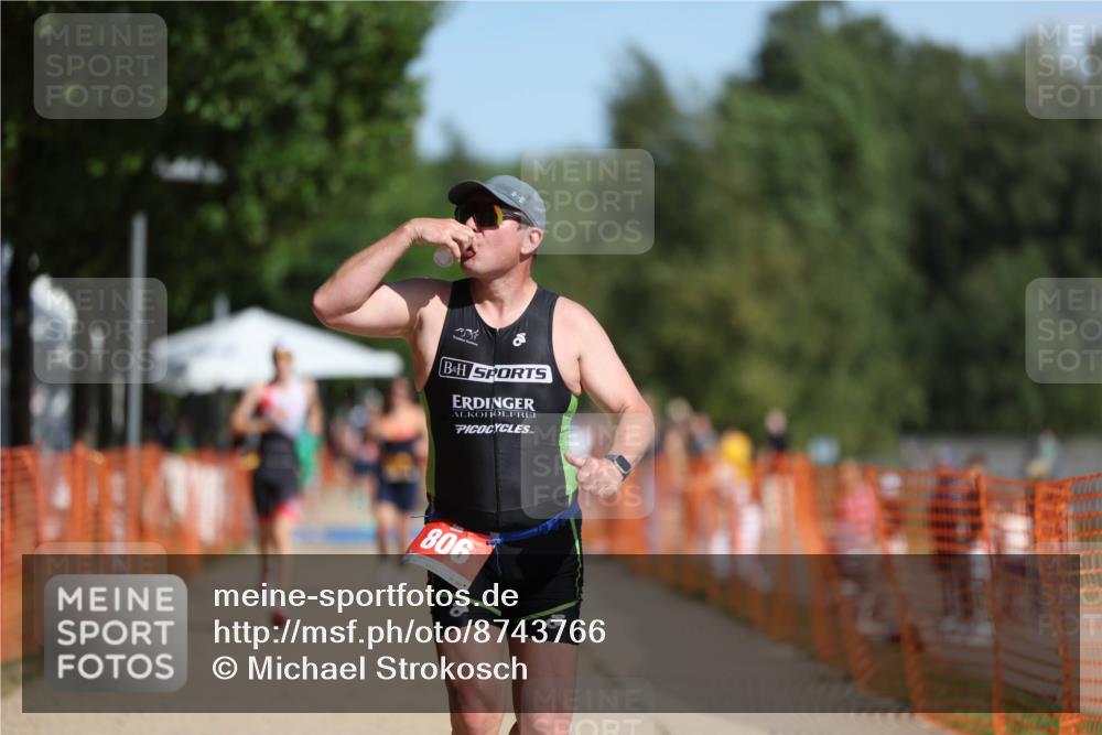 07.09.2025 - 19. Norderstedt Triathlon Michael Strokosch http://msf.ph/oto/8743766 07.09.2025 11:56:55 Laufen 806, 1176 meine-sportfotos.de