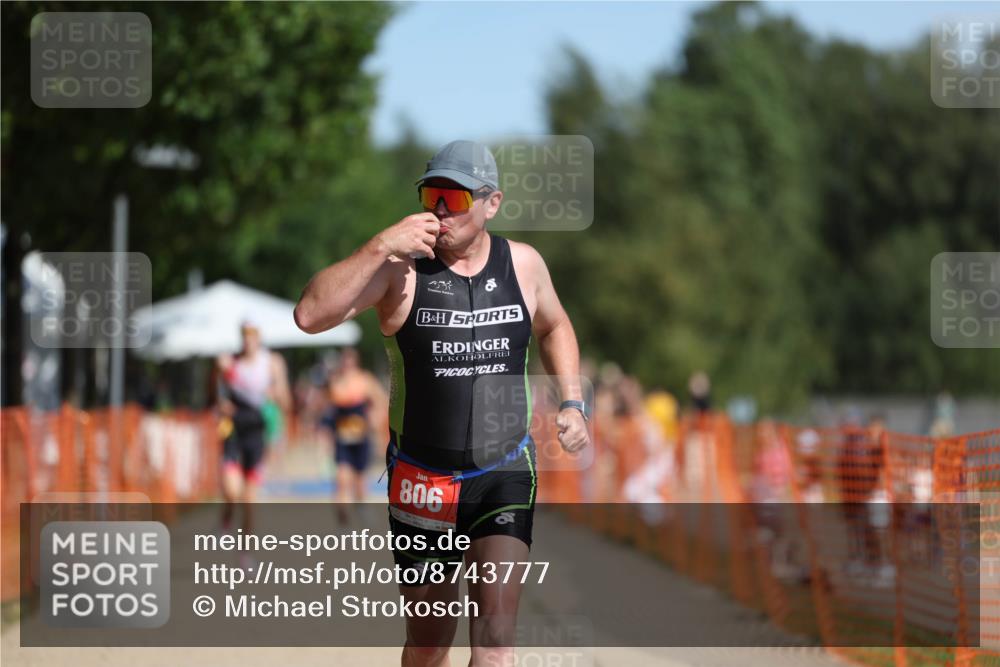 07.09.2025 - 19. Norderstedt Triathlon Michael Strokosch http://msf.ph/oto/8743777 07.09.2025 11:56:55 Laufen 806, 1176 meine-sportfotos.de