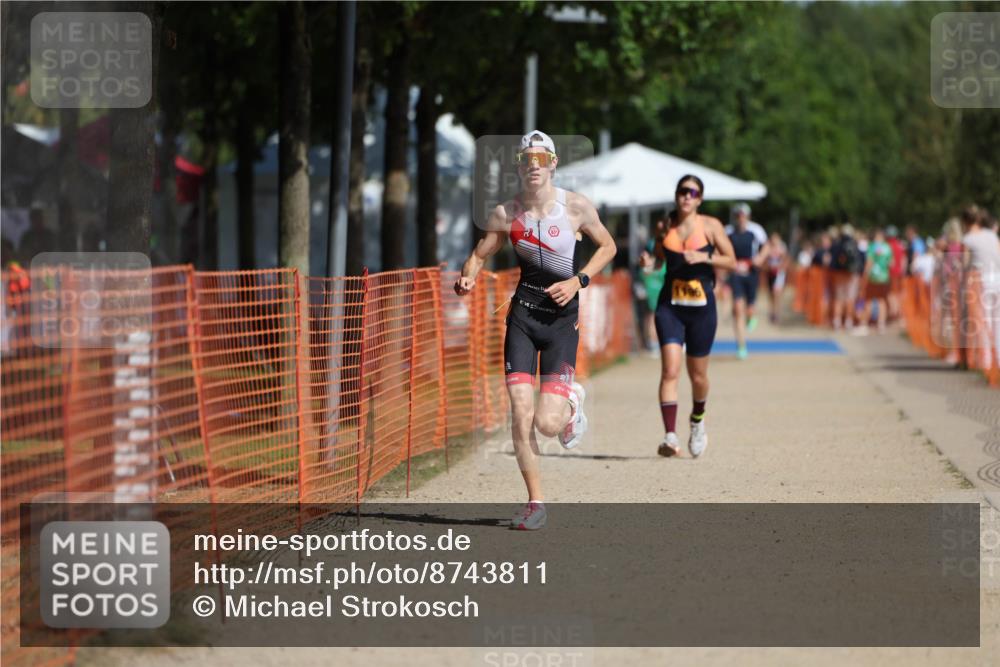 07.09.2025 - 19. Norderstedt Triathlon Michael Strokosch http://msf.ph/oto/8743811 07.09.2025 11:56:59 Laufen 806, 1176, 1195 meine-sportfotos.de
