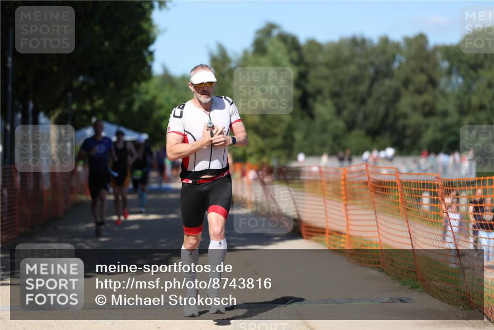 07.09.2025 - 19. Norderstedt Triathlon Michael Strokosch http://msf.ph/oto/8743816 07.09.2025 14:43:30 Laufen 422, 972, 994, 1001, 1467 meine-sportfotos.de