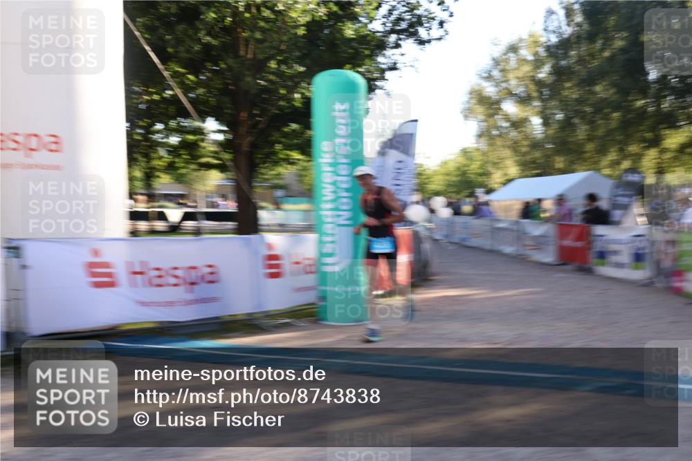 07.09.2025 - 19. Norderstedt Triathlon Luisa Fischer http://msf.ph/oto/8743838 07.09.2025 17:10:02 Ziel 415 meine-sportfotos.de