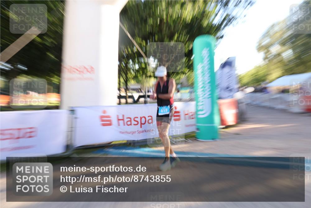 07.09.2025 - 19. Norderstedt Triathlon Luisa Fischer http://msf.ph/oto/8743855 07.09.2025 17:10:03 Ziel 415 meine-sportfotos.de