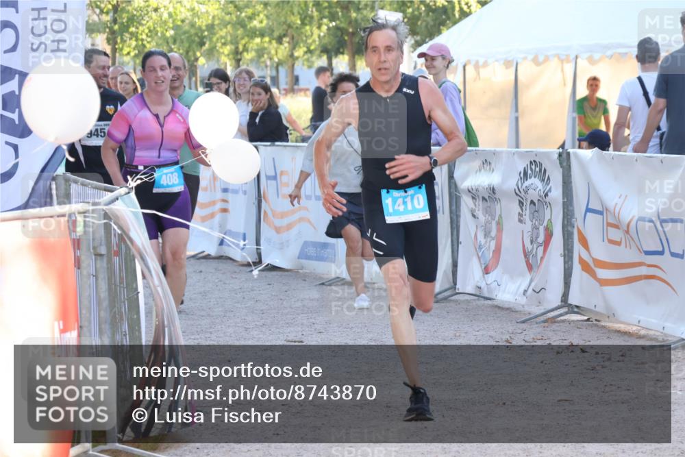 07.09.2025 - 19. Norderstedt Triathlon Luisa Fischer http://msf.ph/oto/8743870 07.09.2025 17:11:02 Ziel 408, 1410 meine-sportfotos.de