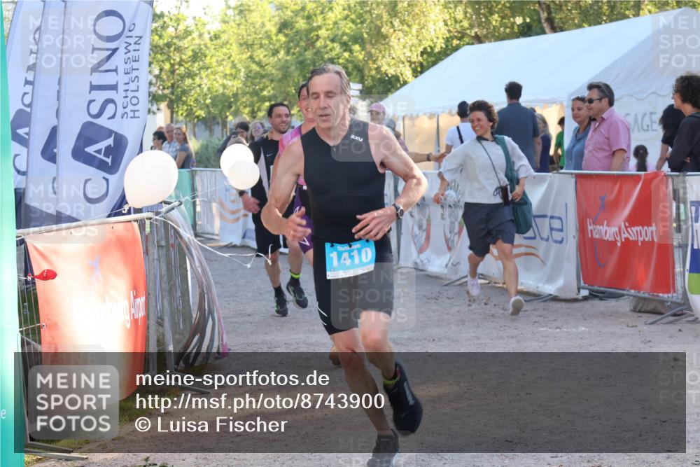07.09.2025 - 19. Norderstedt Triathlon Luisa Fischer http://msf.ph/oto/8743900 07.09.2025 17:11:03 Ziel 408, 945, 1410 meine-sportfotos.de