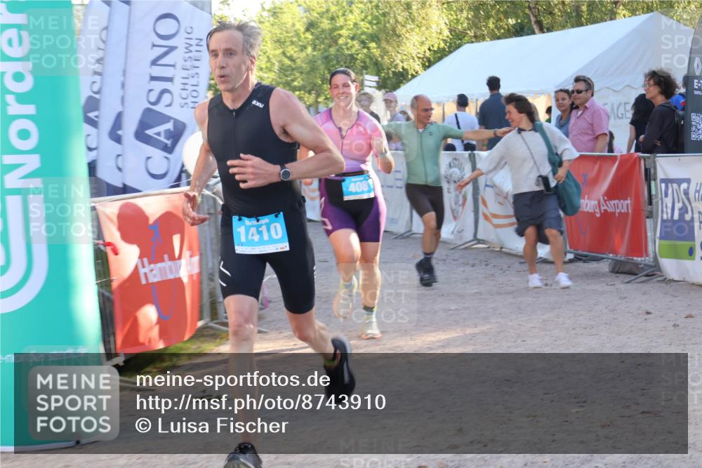 07.09.2025 - 19. Norderstedt Triathlon Luisa Fischer http://msf.ph/oto/8743910 07.09.2025 17:11:04 Ziel 408, 945, 1410 meine-sportfotos.de