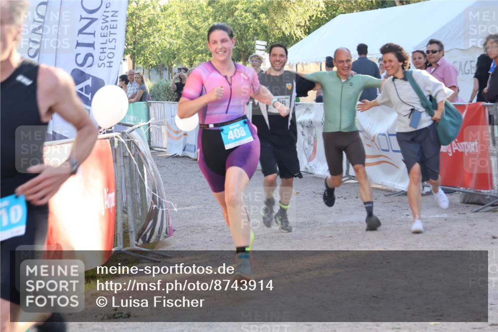 07.09.2025 - 19. Norderstedt Triathlon Luisa Fischer http://msf.ph/oto/8743914 07.09.2025 17:11:04 Ziel 408, 945, 1410 meine-sportfotos.de