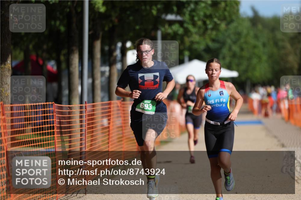 07.09.2025 - 19. Norderstedt Triathlon Michael Strokosch http://msf.ph/oto/8743924 07.09.2025 10:58:10 Laufen 57, 643, 666, 693 meine-sportfotos.de