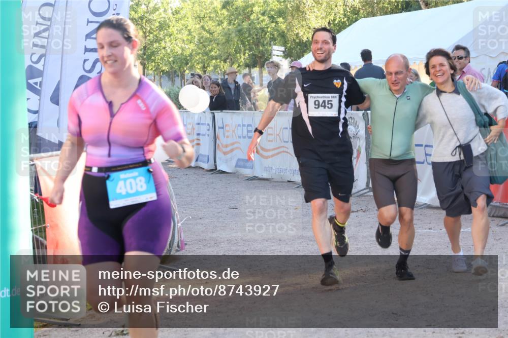 07.09.2025 - 19. Norderstedt Triathlon Luisa Fischer http://msf.ph/oto/8743927 07.09.2025 17:11:05 Ziel 408, 945, 1410 meine-sportfotos.de