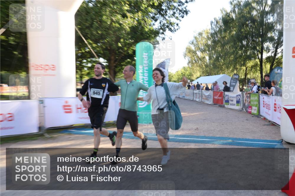 07.09.2025 - 19. Norderstedt Triathlon Luisa Fischer http://msf.ph/oto/8743965 07.09.2025 17:11:08 Ziel 408, 945, 1410 meine-sportfotos.de