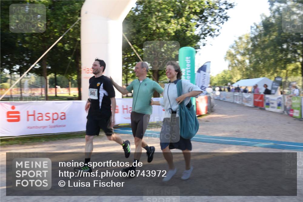 07.09.2025 - 19. Norderstedt Triathlon Luisa Fischer http://msf.ph/oto/8743972 07.09.2025 17:11:08 Ziel 408, 945, 1410 meine-sportfotos.de