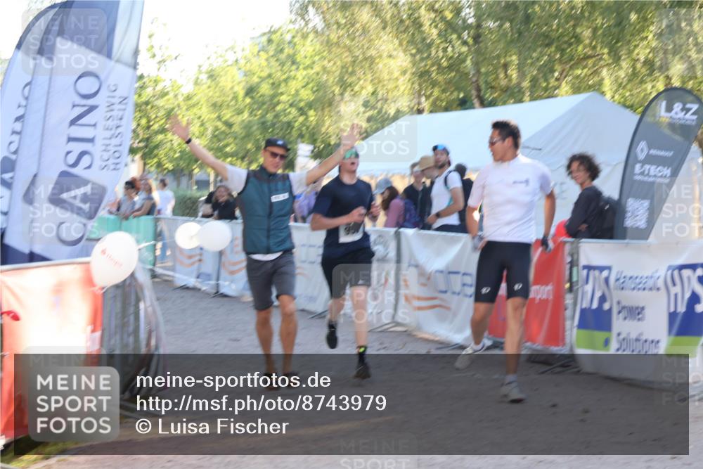 07.09.2025 - 19. Norderstedt Triathlon Luisa Fischer http://msf.ph/oto/8743979 07.09.2025 17:11:25 Ziel 955 meine-sportfotos.de