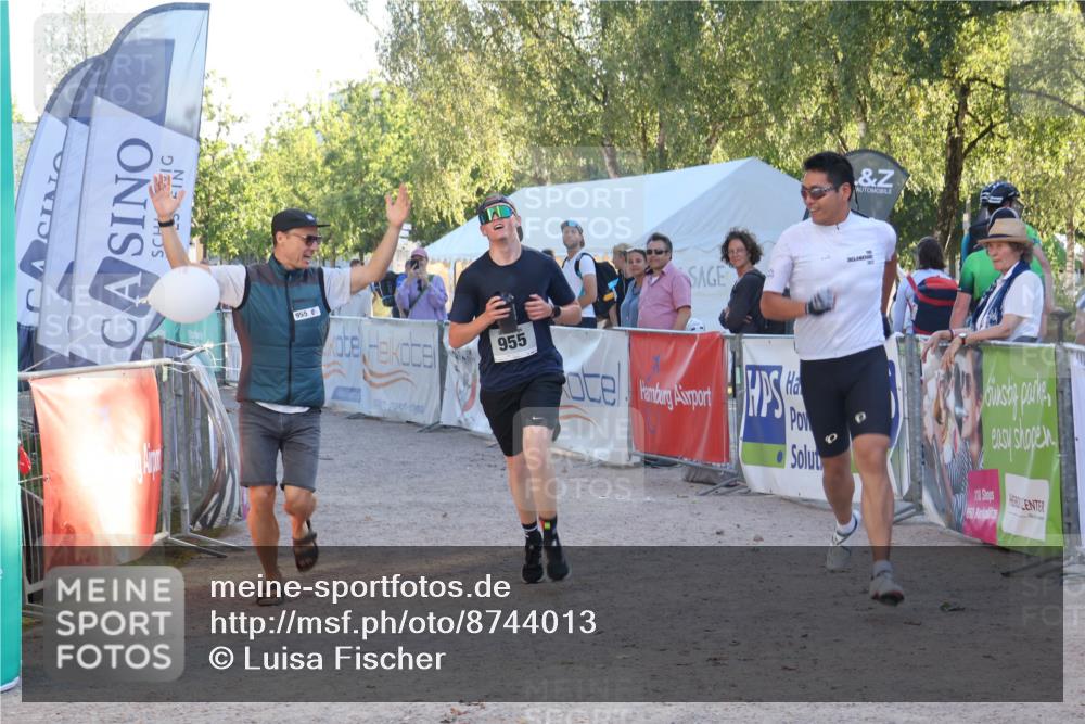 07.09.2025 - 19. Norderstedt Triathlon Luisa Fischer http://msf.ph/oto/8744013 07.09.2025 17:11:26 Ziel 955 meine-sportfotos.de