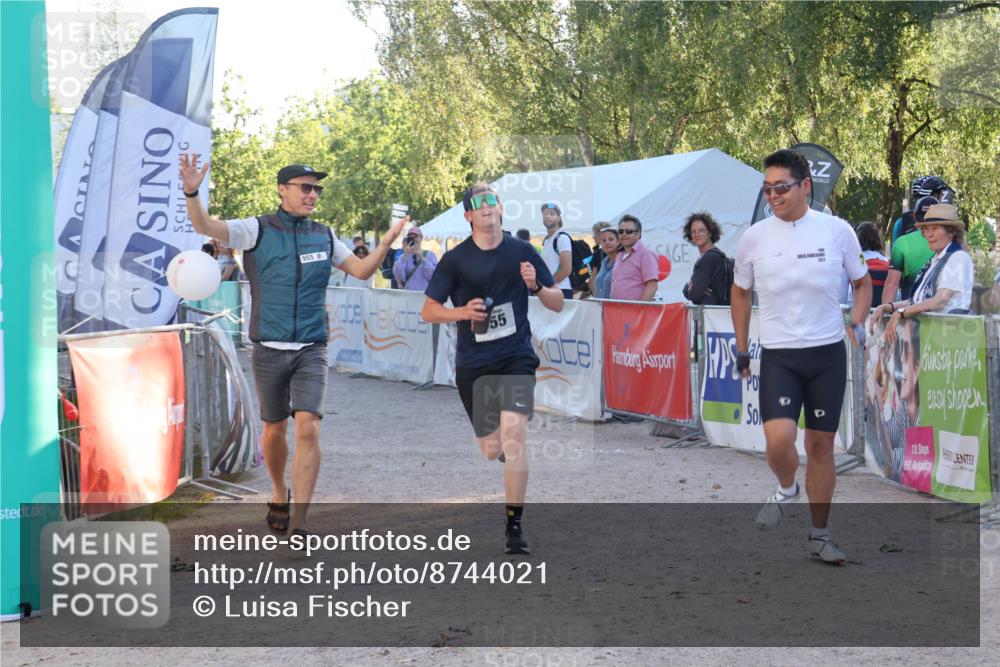 07.09.2025 - 19. Norderstedt Triathlon Luisa Fischer http://msf.ph/oto/8744021 07.09.2025 17:11:26 Ziel 955 meine-sportfotos.de