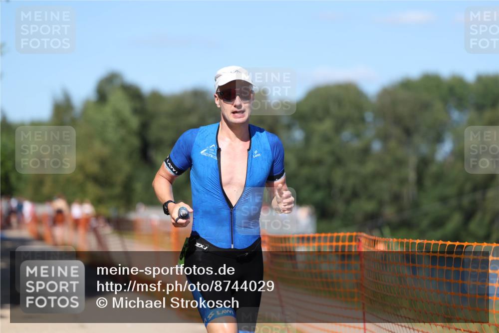 07.09.2025 - 19. Norderstedt Triathlon Michael Strokosch http://msf.ph/oto/8744029 07.09.2025 14:43:48 Laufen 964, 1008, 1038, 1041, 1421 meine-sportfotos.de