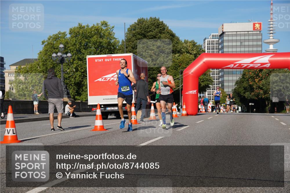 07.09.2025 - BARMER Alsterlauf Yannick Fuchs http://msf.ph/oto/8744085 07.09.2025 09:29:39 Laufen 5924, 1 meine-sportfotos.de