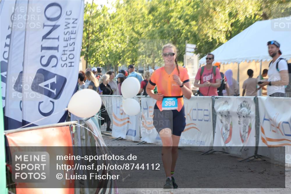 07.09.2025 - 19. Norderstedt Triathlon Luisa Fischer http://msf.ph/oto/8744112 07.09.2025 17:12:04 Ziel  meine-sportfotos.de