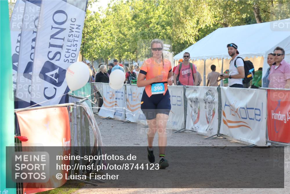 07.09.2025 - 19. Norderstedt Triathlon Luisa Fischer http://msf.ph/oto/8744123 07.09.2025 17:12:05 Ziel 390 meine-sportfotos.de