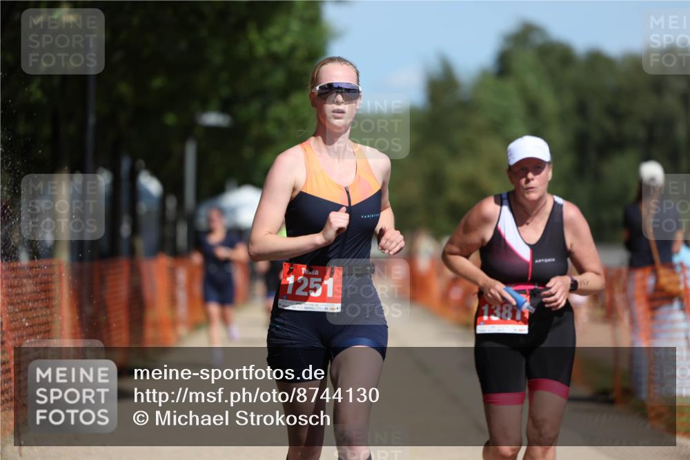 07.09.2025 - 19. Norderstedt Triathlon Michael Strokosch http://msf.ph/oto/8744130 07.09.2025 12:34:06 Laufen 1251, 1368, 1381 meine-sportfotos.de