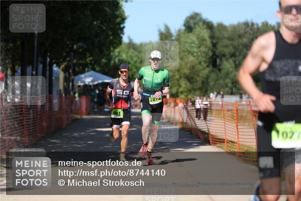 07.09.2025 - 19. Norderstedt Triathlon Michael Strokosch http://msf.ph/oto/8744140 07.09.2025 14:44:01 Laufen 981, 1013, 1027 meine-sportfotos.de