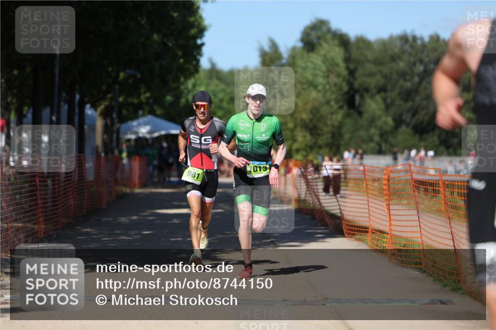 07.09.2025 - 19. Norderstedt Triathlon Michael Strokosch http://msf.ph/oto/8744150 07.09.2025 14:44:01 Laufen 981, 1013, 1027 meine-sportfotos.de