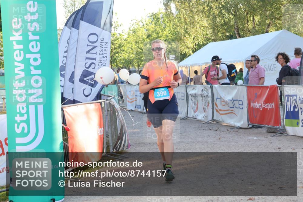 07.09.2025 - 19. Norderstedt Triathlon Luisa Fischer http://msf.ph/oto/8744157 07.09.2025 17:12:07 Ziel 390, 1413 meine-sportfotos.de