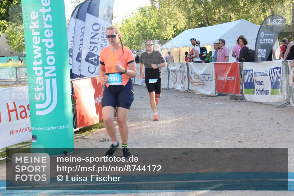 07.09.2025 - 19. Norderstedt Triathlon Luisa Fischer http://msf.ph/oto/8744172 07.09.2025 17:12:08 Ziel 390, 1413 meine-sportfotos.de