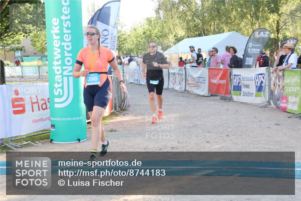 07.09.2025 - 19. Norderstedt Triathlon Luisa Fischer http://msf.ph/oto/8744183 07.09.2025 17:12:09 Ziel 390, 1413 meine-sportfotos.de