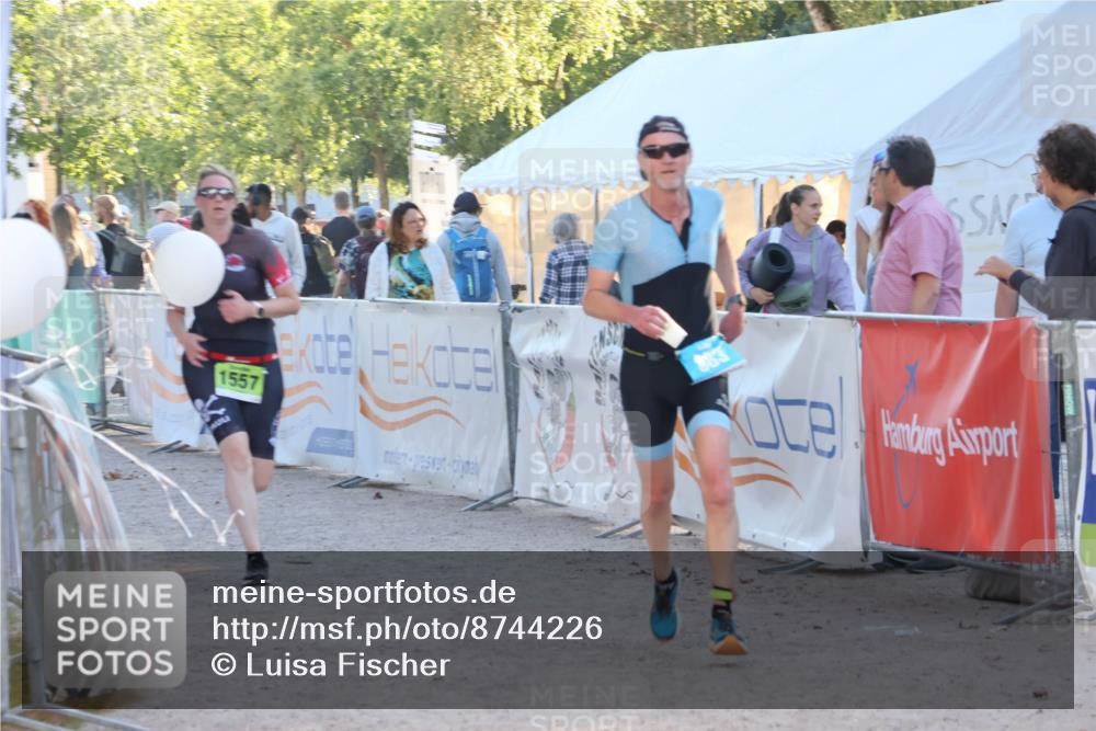 07.09.2025 - 19. Norderstedt Triathlon Luisa Fischer http://msf.ph/oto/8744226 07.09.2025 17:12:39 Ziel 883, 1557 meine-sportfotos.de