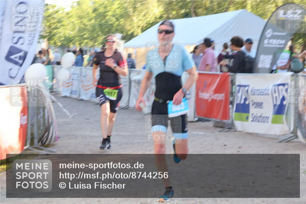 07.09.2025 - 19. Norderstedt Triathlon Luisa Fischer http://msf.ph/oto/8744256 07.09.2025 17:12:41 Ziel 883, 1557 meine-sportfotos.de