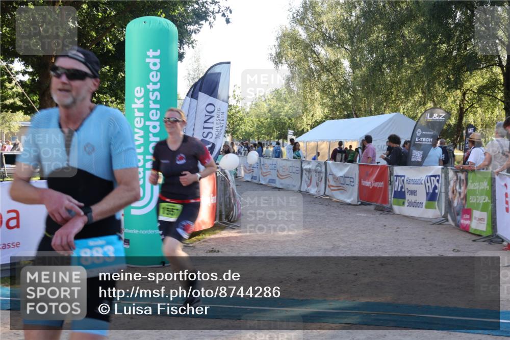 07.09.2025 - 19. Norderstedt Triathlon Luisa Fischer http://msf.ph/oto/8744286 07.09.2025 17:12:43 Ziel 883, 1557 meine-sportfotos.de