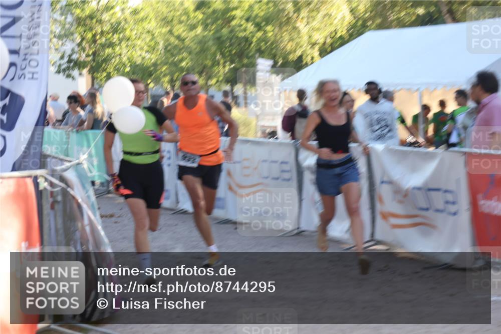 07.09.2025 - 19. Norderstedt Triathlon Luisa Fischer http://msf.ph/oto/8744295 07.09.2025 17:12:47 Ziel 883, 933, 1557 meine-sportfotos.de
