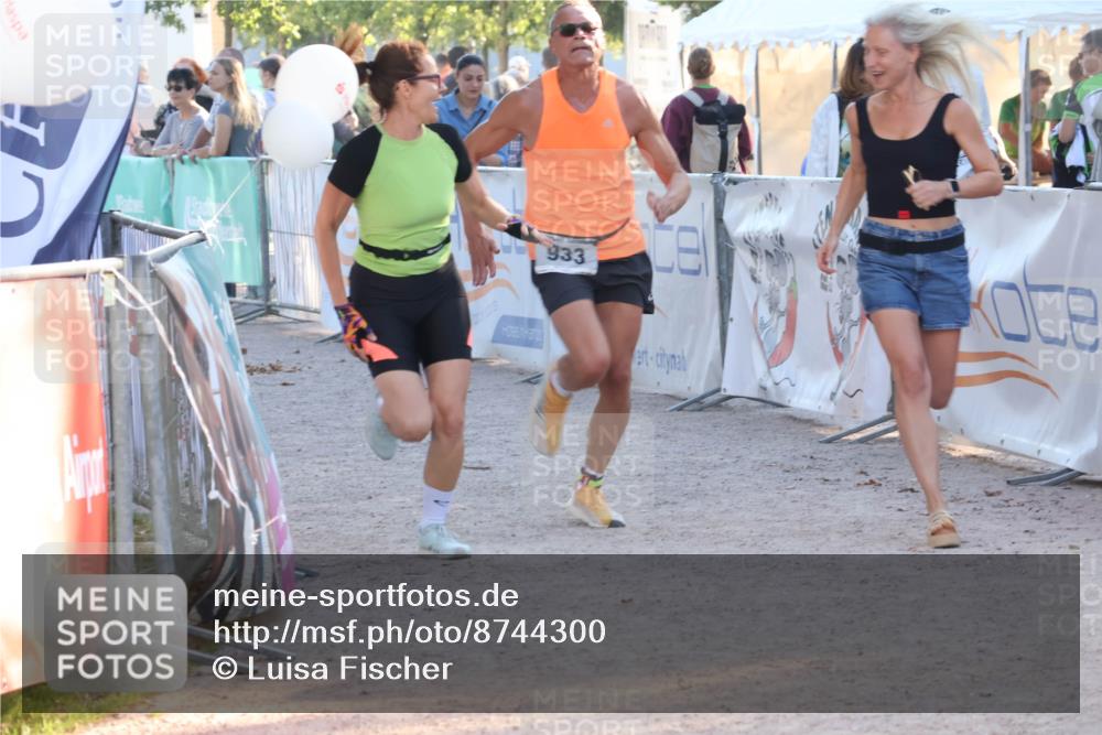 07.09.2025 - 19. Norderstedt Triathlon Luisa Fischer http://msf.ph/oto/8744300 07.09.2025 17:12:47 Ziel 883, 933, 1557 meine-sportfotos.de