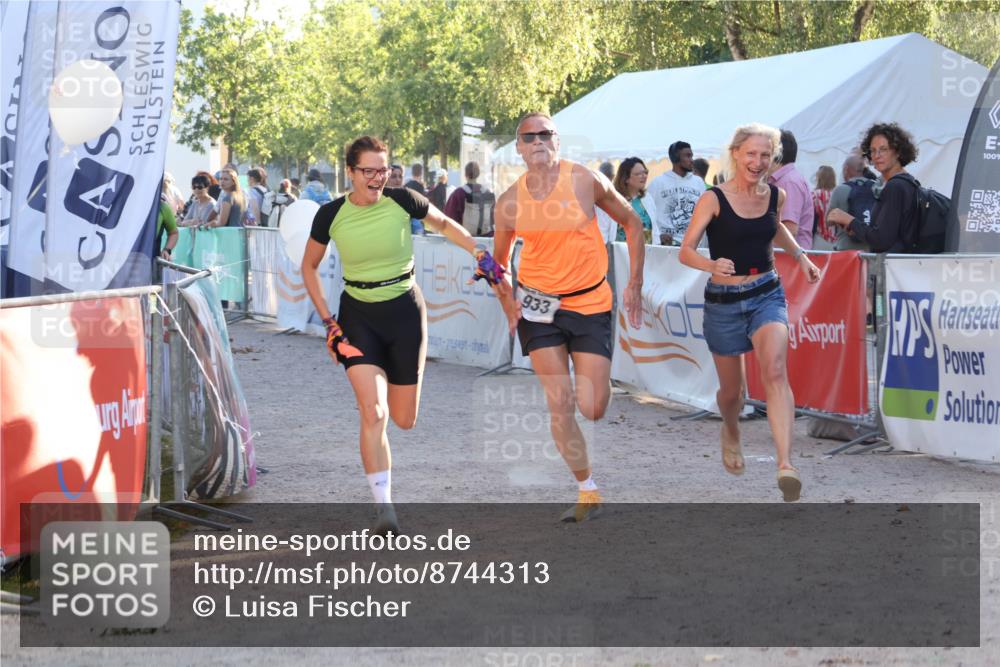 07.09.2025 - 19. Norderstedt Triathlon Luisa Fischer http://msf.ph/oto/8744313 07.09.2025 17:12:48 Ziel 883, 933, 1557 meine-sportfotos.de