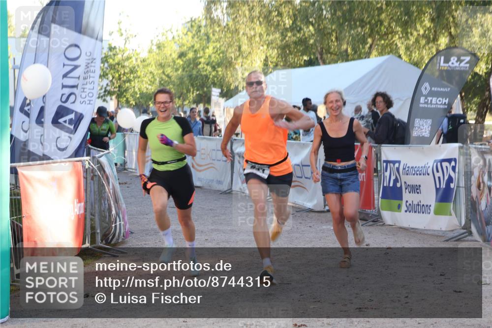 07.09.2025 - 19. Norderstedt Triathlon Luisa Fischer http://msf.ph/oto/8744315 07.09.2025 17:12:48 Ziel 883, 933, 1557 meine-sportfotos.de