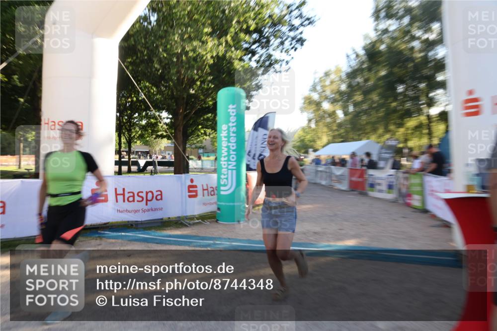 07.09.2025 - 19. Norderstedt Triathlon Luisa Fischer http://msf.ph/oto/8744348 07.09.2025 17:12:50 Ziel 933 meine-sportfotos.de