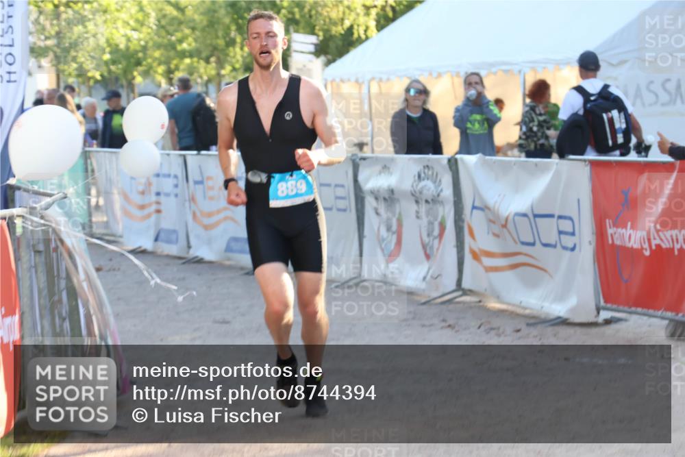 07.09.2025 - 19. Norderstedt Triathlon Luisa Fischer http://msf.ph/oto/8744394 07.09.2025 17:13:28 Ziel 889 meine-sportfotos.de