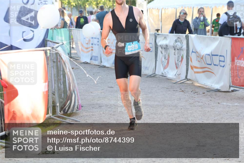 07.09.2025 - 19. Norderstedt Triathlon Luisa Fischer http://msf.ph/oto/8744399 07.09.2025 17:13:28 Ziel 889 meine-sportfotos.de