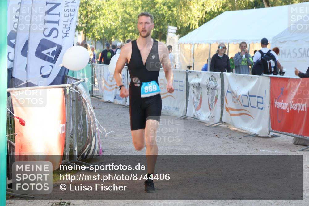 07.09.2025 - 19. Norderstedt Triathlon Luisa Fischer http://msf.ph/oto/8744406 07.09.2025 17:13:28 Ziel 889 meine-sportfotos.de
