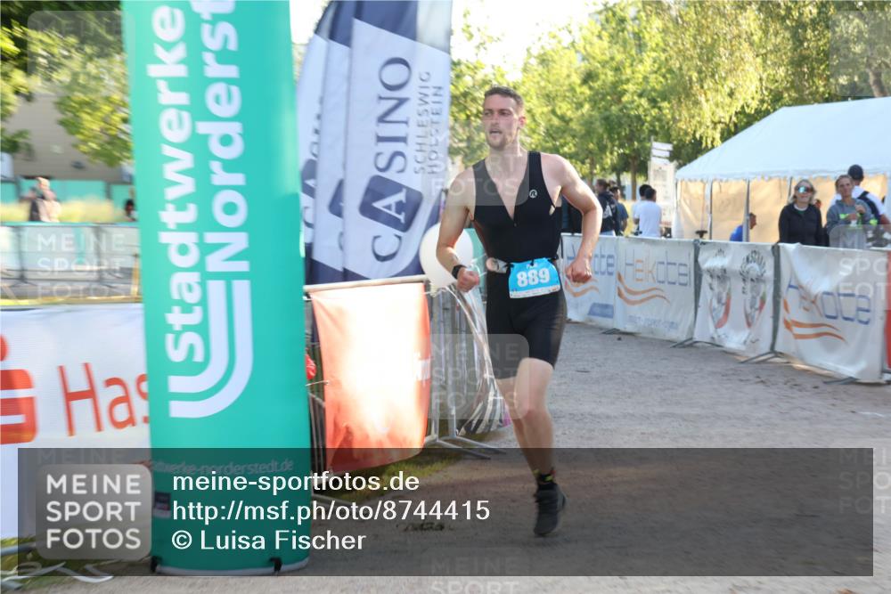 07.09.2025 - 19. Norderstedt Triathlon Luisa Fischer http://msf.ph/oto/8744415 07.09.2025 17:13:29 Ziel 889 meine-sportfotos.de