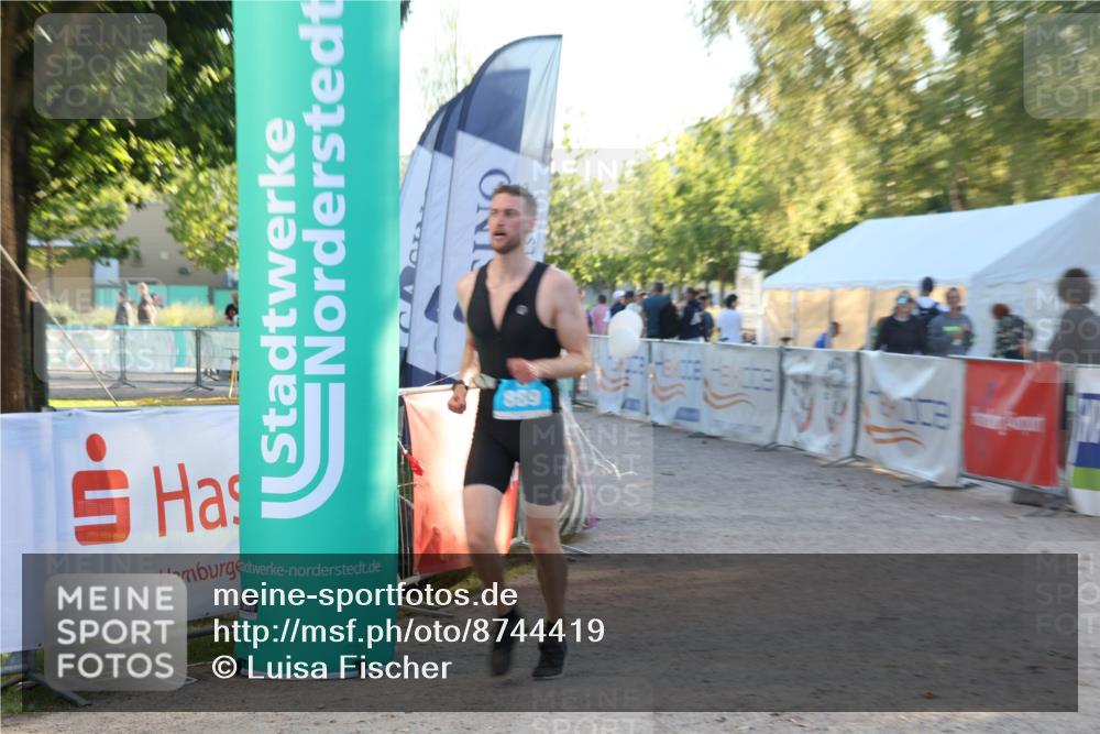 07.09.2025 - 19. Norderstedt Triathlon Luisa Fischer http://msf.ph/oto/8744419 07.09.2025 17:13:29 Ziel 889 meine-sportfotos.de