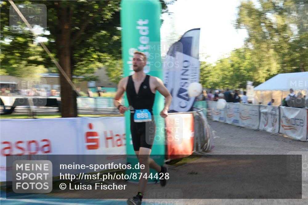 07.09.2025 - 19. Norderstedt Triathlon Luisa Fischer http://msf.ph/oto/8744428 07.09.2025 17:13:30 Ziel 889 meine-sportfotos.de