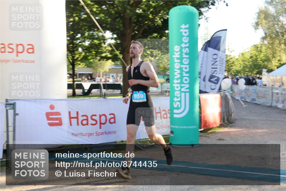 07.09.2025 - 19. Norderstedt Triathlon Luisa Fischer http://msf.ph/oto/8744435 07.09.2025 17:13:30 Ziel 889 meine-sportfotos.de