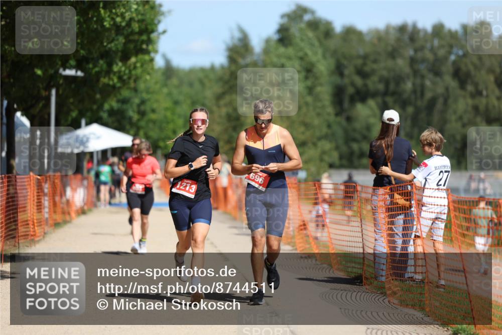 07.09.2025 - 19. Norderstedt Triathlon Michael Strokosch http://msf.ph/oto/8744511 07.09.2025 12:34:27 Laufen 696, 803, 1213, 1233 meine-sportfotos.de