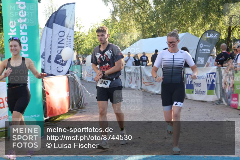 07.09.2025 - 19. Norderstedt Triathlon Luisa Fischer http://msf.ph/oto/8744530 07.09.2025 17:14:21 Ziel 940, 1435 meine-sportfotos.de