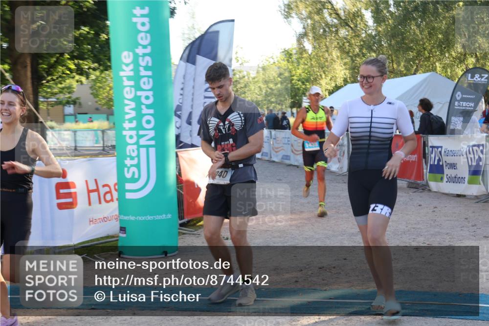 07.09.2025 - 19. Norderstedt Triathlon Luisa Fischer http://msf.ph/oto/8744542 07.09.2025 17:14:22 Ziel 940, 1435 meine-sportfotos.de
