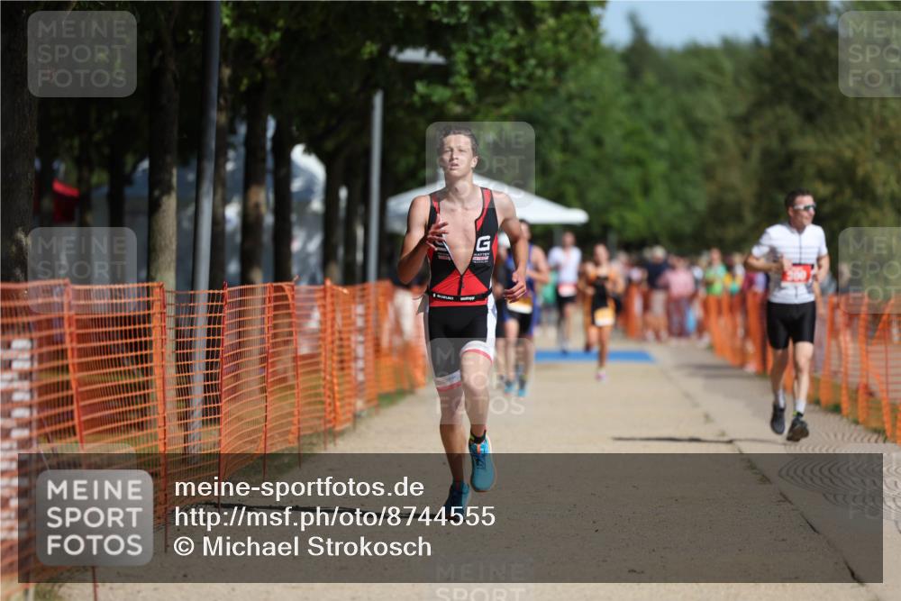 07.09.2025 - 19. Norderstedt Triathlon Michael Strokosch http://msf.ph/oto/8744555 07.09.2025 11:57:45 Laufen 300, 1186 meine-sportfotos.de