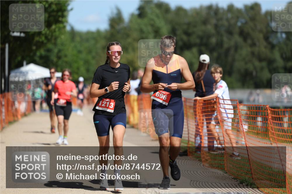 07.09.2025 - 19. Norderstedt Triathlon Michael Strokosch http://msf.ph/oto/8744572 07.09.2025 12:34:28 Laufen 696, 803, 1213, 1233 meine-sportfotos.de